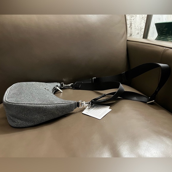 LULULEMON *LIMITED EDITION* City Essentials Small Shoulder Bag 3L
Glitter🩶✨ - Picture 13 of 17